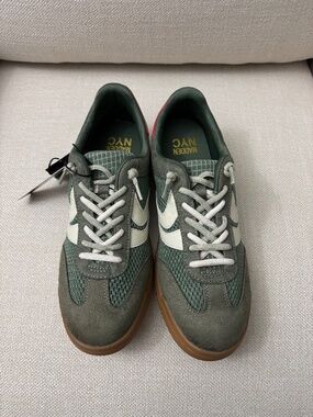 Madden NYC Womens Green Sneakers Low Profile Faux Suede Mesh Gum Sole Size 10